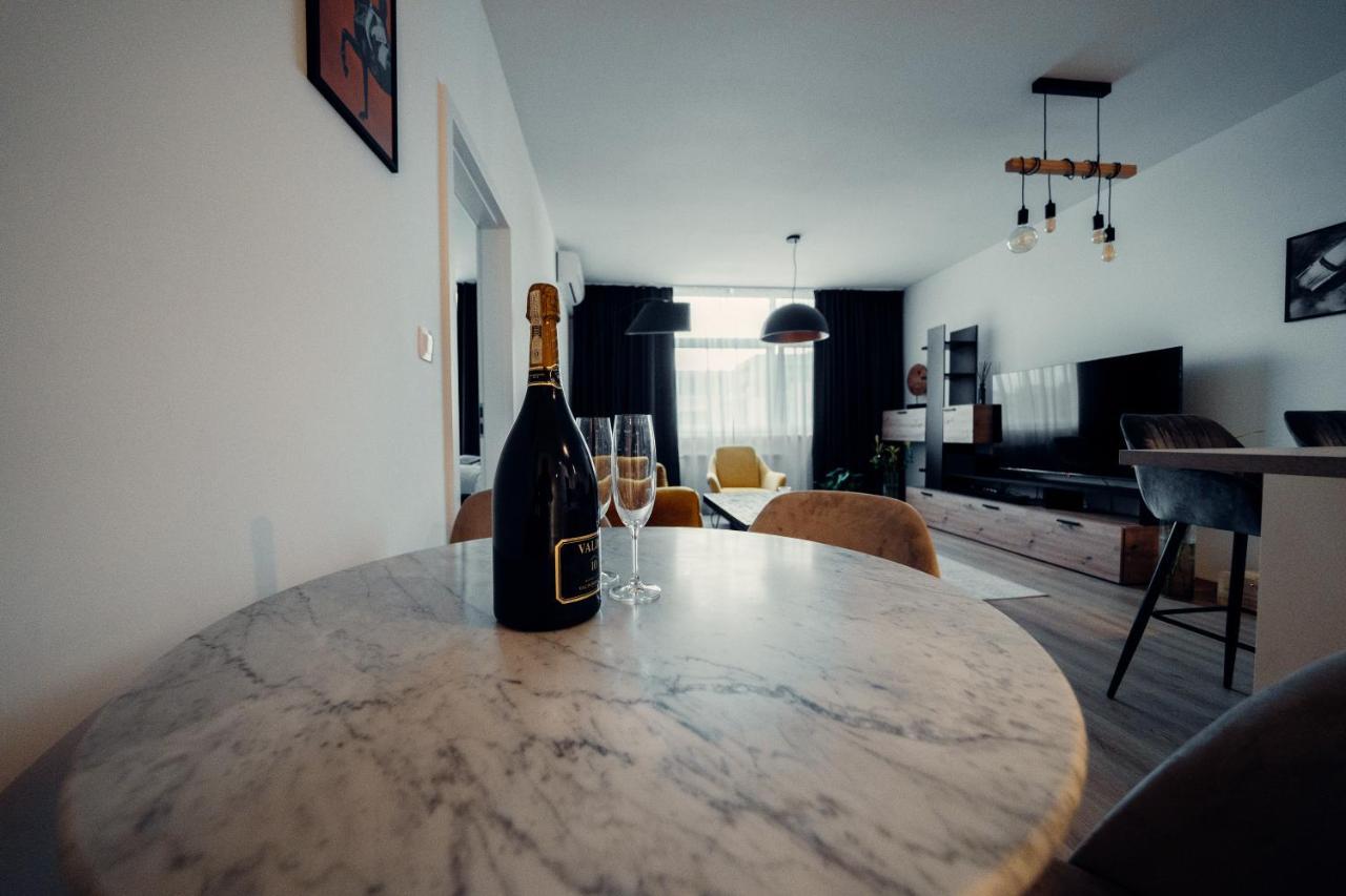 Tiffany Apartment Hotel ブラチスラヴァ エクステリア 写真