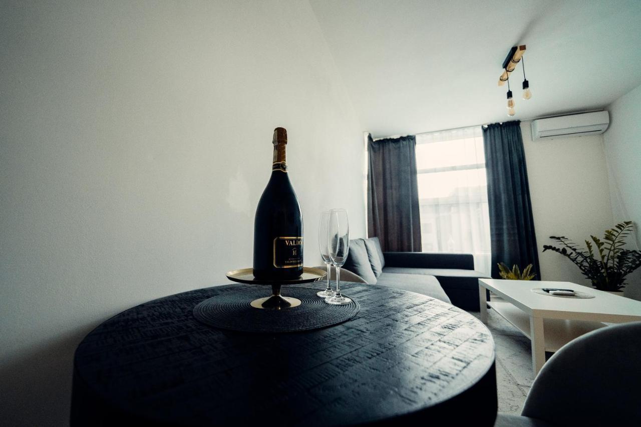 Tiffany Apartment Hotel ブラチスラヴァ エクステリア 写真